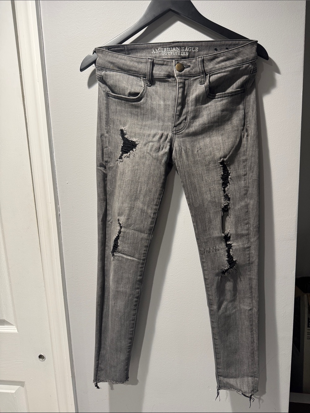 American Eagle Outfitters Gray Distressed Skinny Jeans